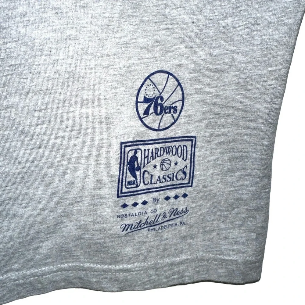 SOLD 💕Mitchell & Ness Philadelphia 76ers NBA Short Sleeve T-Shirt - Picture 4 of 7